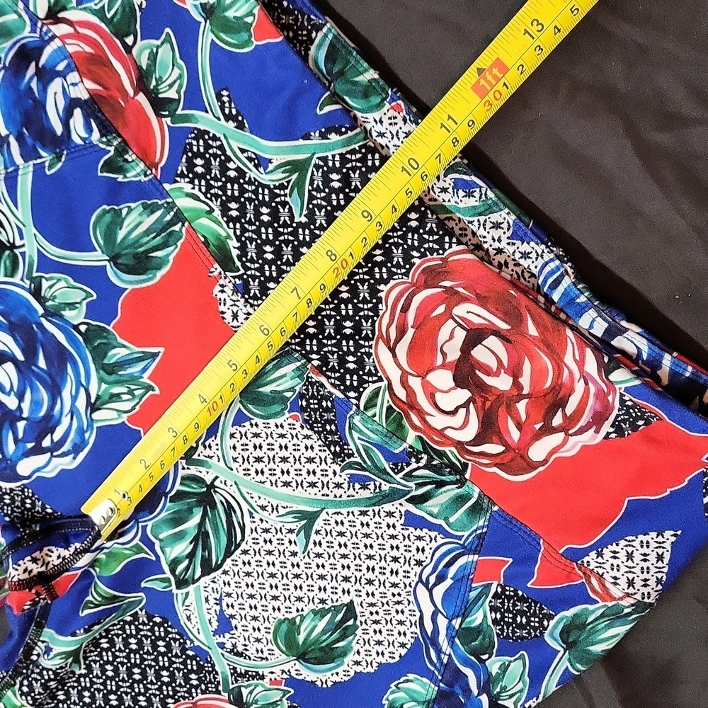 Betsey Johnson Floral Cropped Leggings - Picture 7 of 11